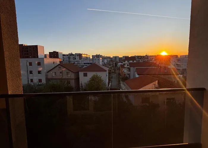 Jon\'S Apartment