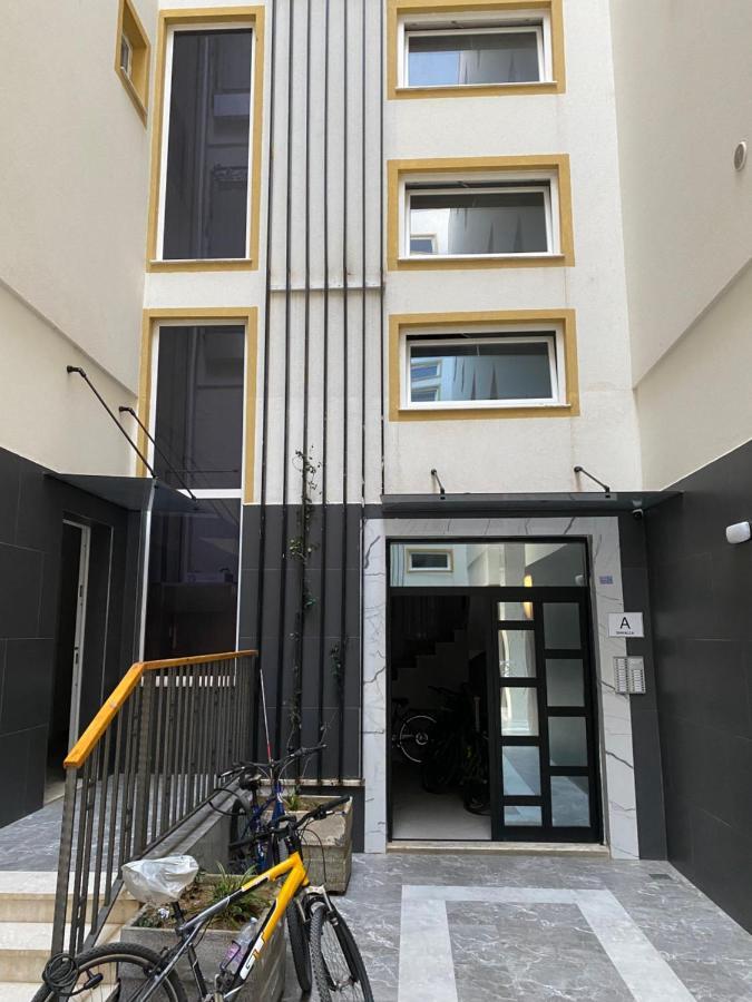 Jon's Apartment *